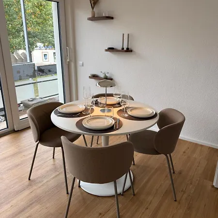 Modernes Mit Balkon & Parkplatz