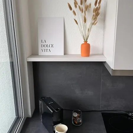 Modernes Mit Balkon & Parkplatz *